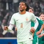 PSG : 500 M€ ou rien pour Olise, le Bayern calme Paris… pour l’instant