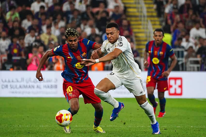 Lamine Yamal (FC Barcelone) et Kylian Mbappé (Real Madrid)