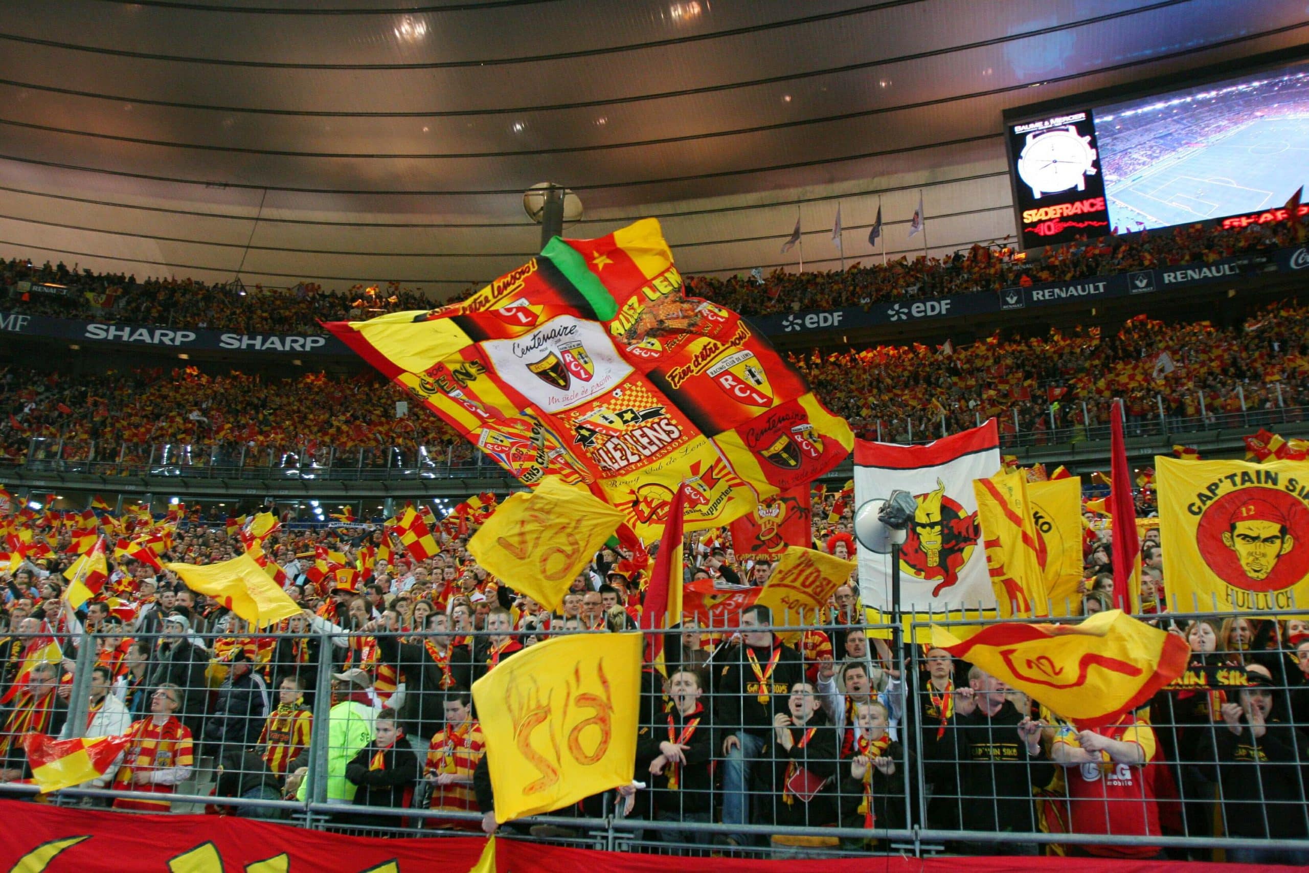 Les supporters du RC Lens au Stade de France en 2008.