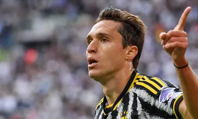 Le FC Barcelone accélère sur Chiesa, Mbappé découvre un nouveau masque au Real