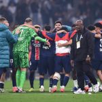 OM ‘ PSG : les images de l’accueil bouillant réservé aux Parisiens après le Classique