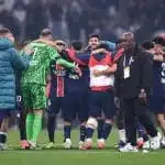 OM ‘ PSG : les images de l’accueil bouillant réservé aux Parisiens après le Classique