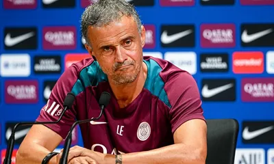 PSG Mercato : Luis Enrique ne ferme pas la porte à un attaquant et refuse d’évoquer son avenir