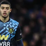 RC Lens Mercato : deux renforts arrivent en attaque, un départ imminent !