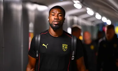 RC Lens Mercato : le Racing tient le successeur de Danso, le transfert de l&rsquo;Autrichien ralenti par Medina ?