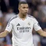 Real Madrid ‘ FC Barcelone : une légende des Merengue s’enflamme pour Mbappé et calme Yamal