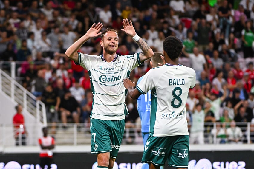 La joie d'Irvin Cardona et Thierno Ballo lors de Dijon - ASSE