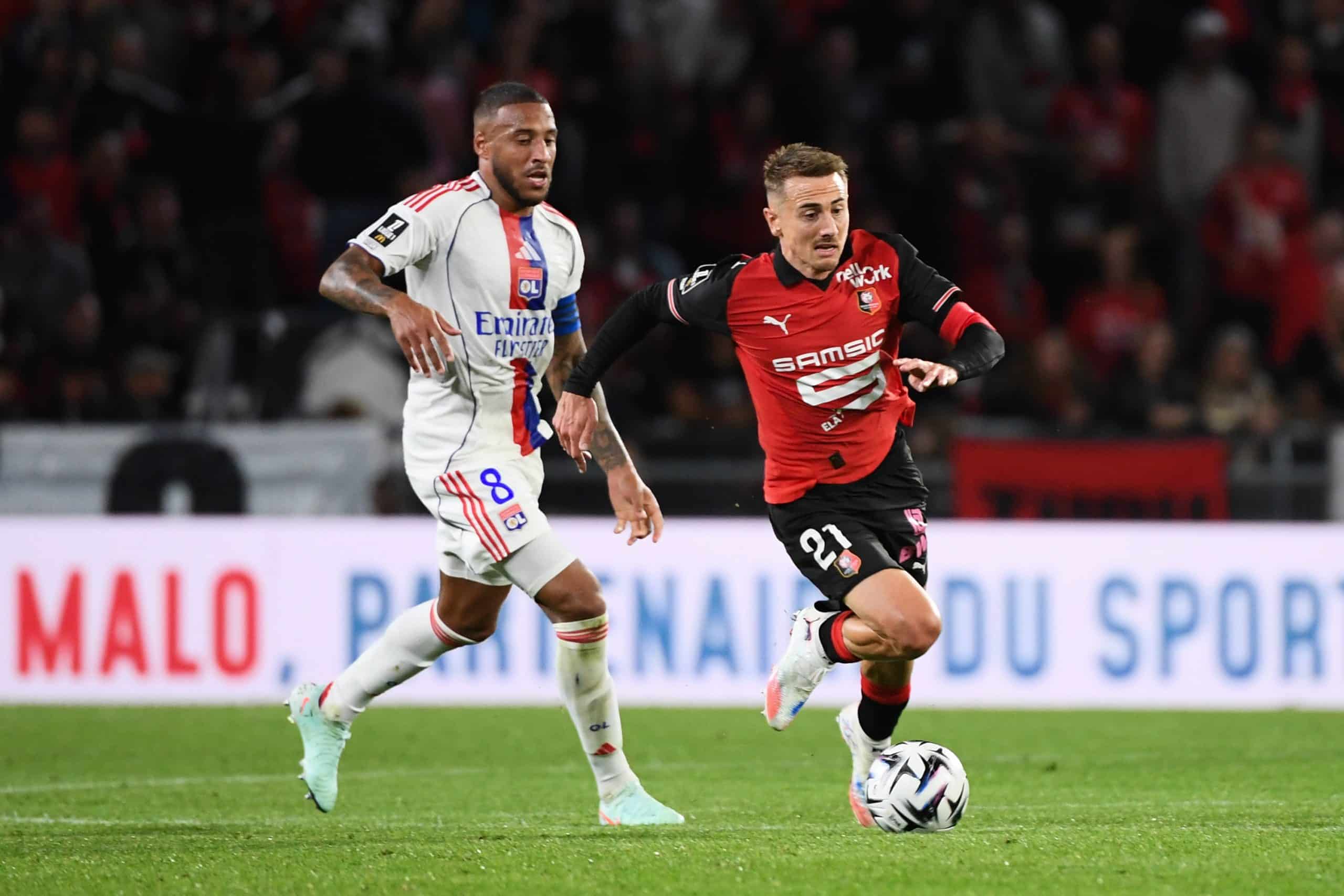 Corentin Tolisso et Valentin Rongier lors du match aller entre Rennes et l'OL