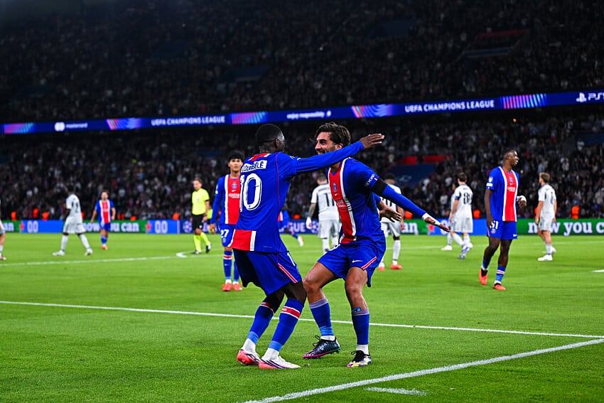 La joie d'Ousmane Dembélé et Ferran Torres lors de PSG - Slovan Bratislava
