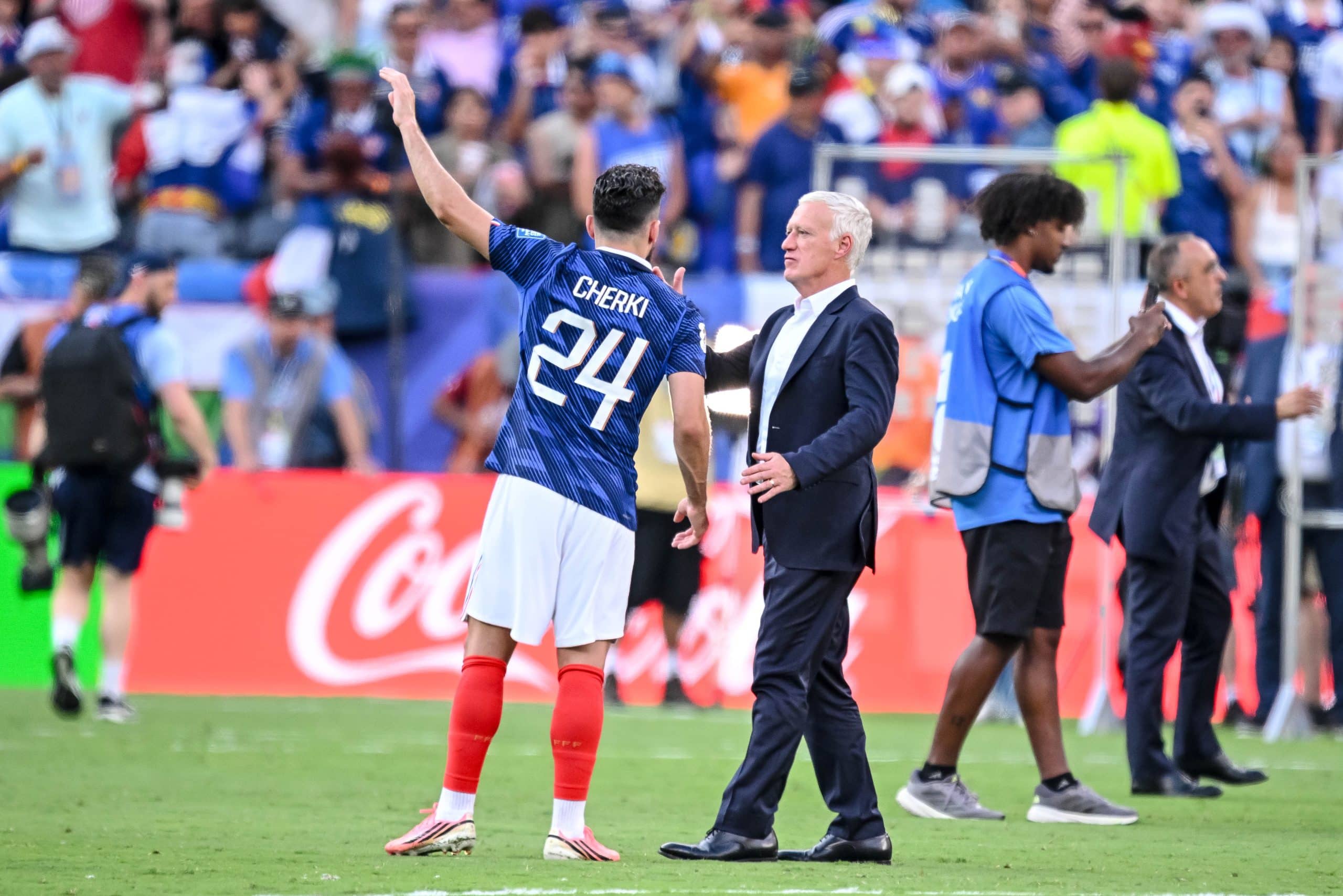 Rayan Cherki et Didier Deschamps