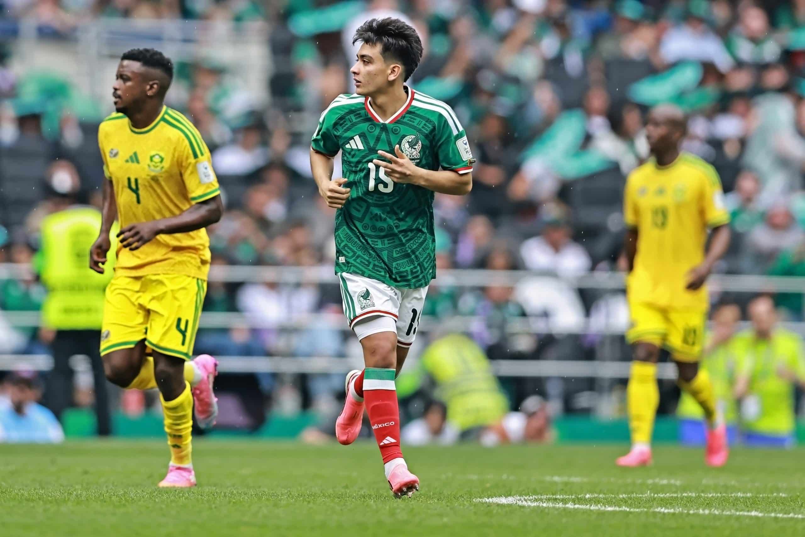 Gilberto Mora sous le maillot mexicain