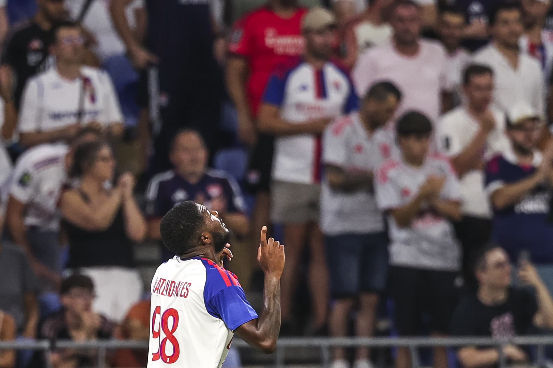 OL : l’arrivée d’un latéral pousse l’ancien d’Arsenal vers la sortie !