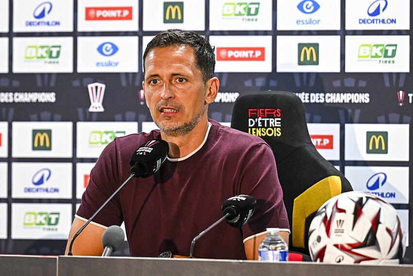 Dino Toppmöller en conférence de presse
