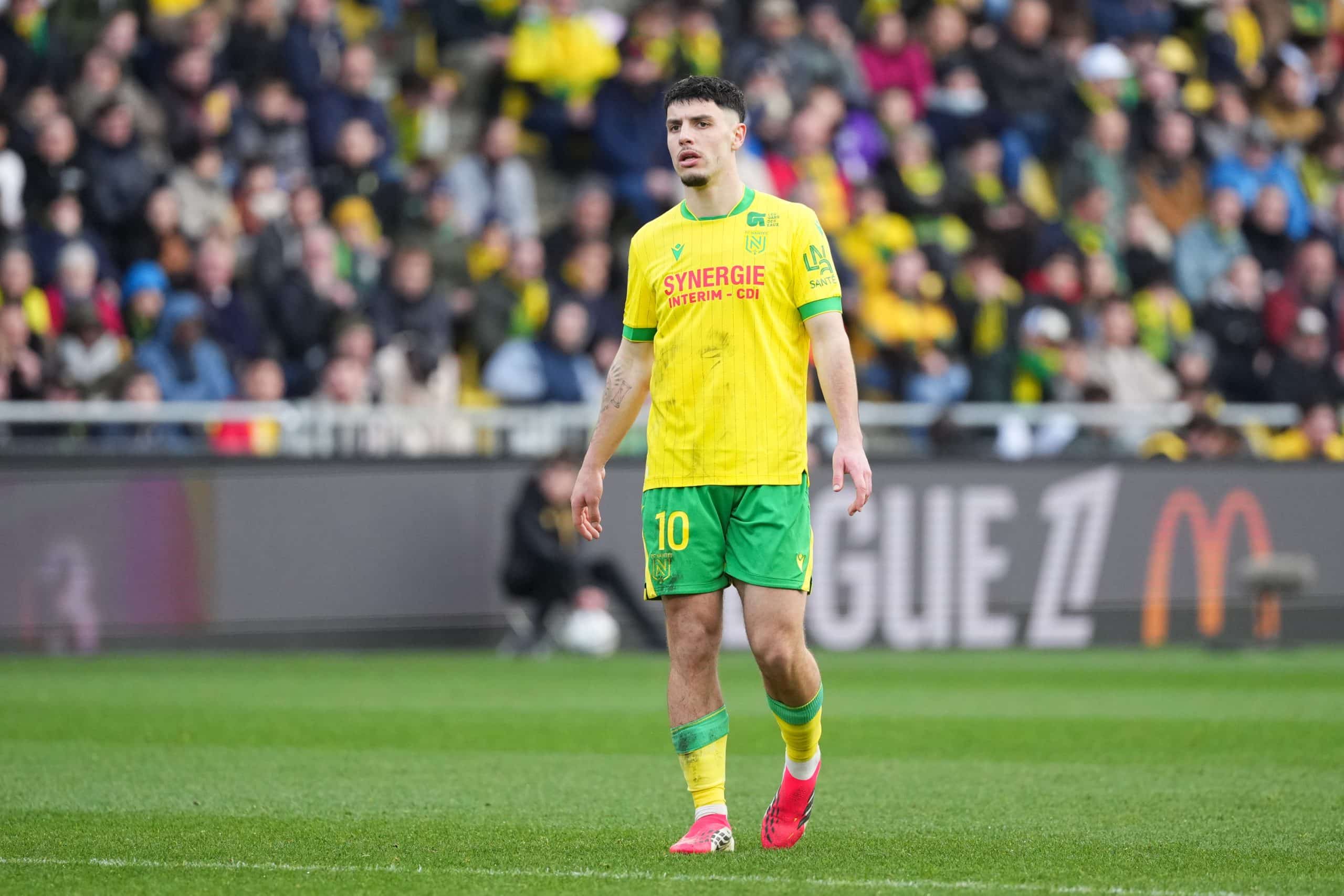Matthis Abline sous le maillot du FC Nantes