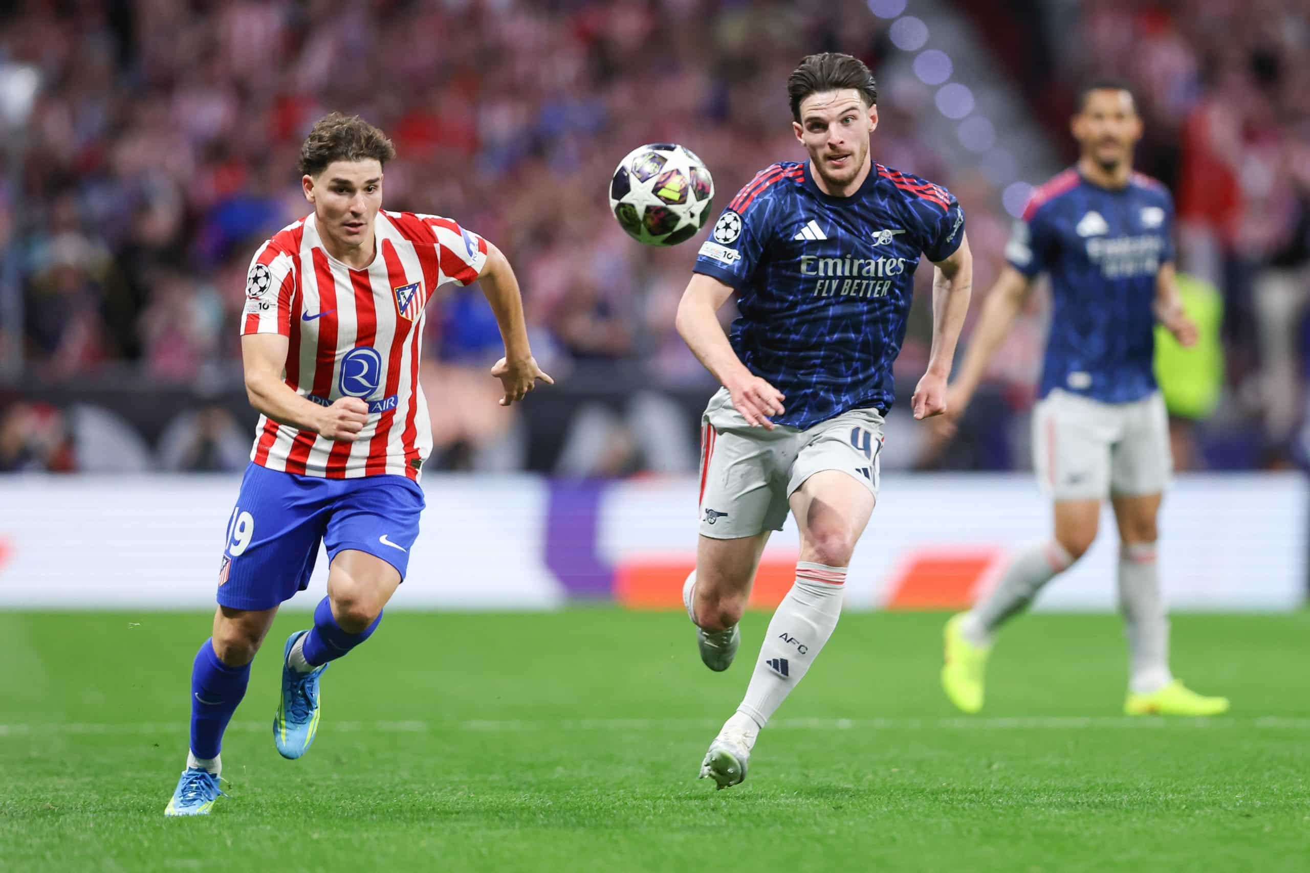 Julian Alvarez et Declan Rice lors du match aller entre l'Atlético Madrid et Arsenal