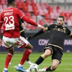 À 10 contre 11, l'OGC Nice souffre mais mène à Brest