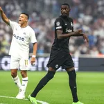 A la pause, l’OM est mené par l’Eintracht, le FC Barcelone tient le choc contre le Bayern