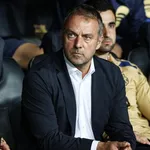 Alaves – FC Barcelone : Flick se met à  genoux devant Lewandowski et déplore un blessé