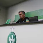 ASSE : Angers, blessés, dates FIFA, baisse des salaires, projet de rachat… Claude Puel se livre