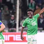 ASSE : Mbuku s’enflamme pour l’ambiance du Chaudron et évoque son avenir