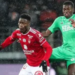 ASSE : Ménès choqué par le penalty brestois, les étranges explications de l’arbitre à  Gourna