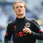 Costil et Niang lâchent Bordeaux avant la L2, Dolberg (Nice) rejoint une prestigieuse écurie, Ekitike (Reims) dans l’attente