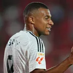 Cristiano Ronaldo met la pression à  Mbappé, Flick conquis par deux cadres du FC Barcelone