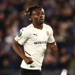 Doku encore forfait avec Rennes, fin de saison pour deux Girondins, l'entraîneur de Reims veut un buteur, un Strasbourgeois se voit en Premier League