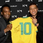 Equipe de France, Brésil : Pelé en soins palliatifs, Mbappé a une pensée pour lui