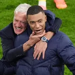 Equipe de France : le cas Mbappé réglé par un coup de fil d’Ancelotti à  Deschamps ?