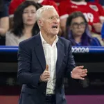 à?quipe de France : le maintien de Deschamps fait débat