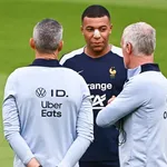 Equipe de France : les images du nouveau nez de Mbappé font sensation !