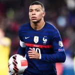 Equipe de France, PSG : on sait ce que risque Mbappé pour son refus de participer à  la séance photo