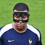 à?quipe de France : un cadre du Real Madrid encourage Mbappé à  ne plus parler politique !