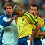 Equipe de France : un partenaire fait enfin la lumière sur le fameux malaise de Ronaldo en 98