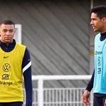 Equipe de France : Varane appuie Mbappé dans son combat pour les droits d’image
