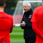 Favre teste ses jeunes Aiglons en Espagne, un renfort du LOSC kiffe la L1, Montanier incrédule du renvoi de son adjoint !