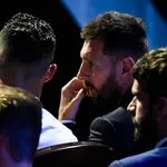 FC Barcelone : Arthur n'est pas surpris des envies de départ de Messi et souffre avec CR7 à  la Juve