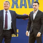 FC Barcelone : coup de tonnerre, Laporta aurait demandé à Xavi de rester !