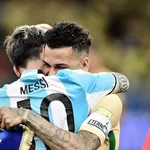 FC Barcelone : Dani Alves vole au secours de Lionel Messi