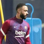 FC Barcelone : Depay donne des maux de crâne à Xavi
