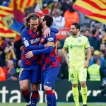 FC Barcelone : Griezmann se distingue au nez et à la barbe de Messi