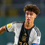 FC Barcelone : Hansi Flick craque pour un jeune champion du monde