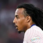 FC Barcelone : Koundé a déjà  désobéi à  Flick !