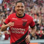FC Barcelone : l’agent de Vitor Roque lâche une bombe sur le Mercato du Barça