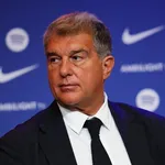 FC Barcelone : Laporta fait le bilan du Mercato, flatte Deco et annonce le retour au Camp Nou