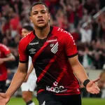 PSG, FC Barcelone – Mercato : le nouveau Luis Suarez entre Paris et le Barça ?