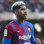 FC Barcelone – Mercato : les premiers mots d’Araujo après sa prolongation