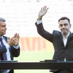 FC Barcelone – Mercato : un dirigeant calme Xavi et Laporta pour cet hiver