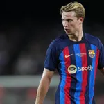 FC Barcelone – Mercato : un grand nom invite Chelsea à snober De Jong pour un milieu du Real Madrid
